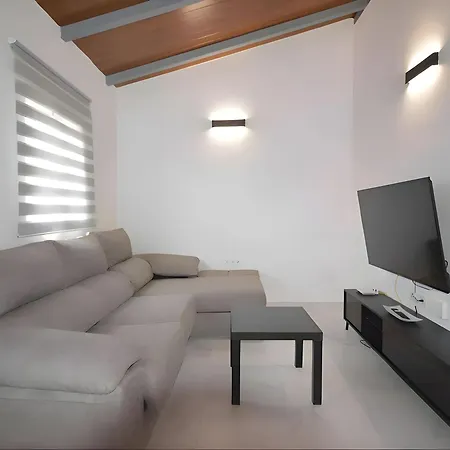 Con Piscina Privada Terraza Aire Acondicionado Nyaraló