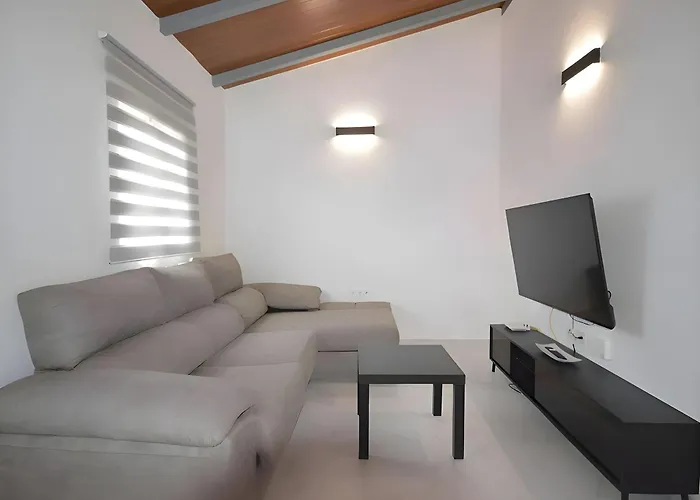 Con Piscina Privada Terraza Aire Acondicionado Nyaraló